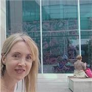 Bonjour, je suis une professeur d Espagnol qui habite à Madrid, ainsi je peut vous donner class seulement à la ligne